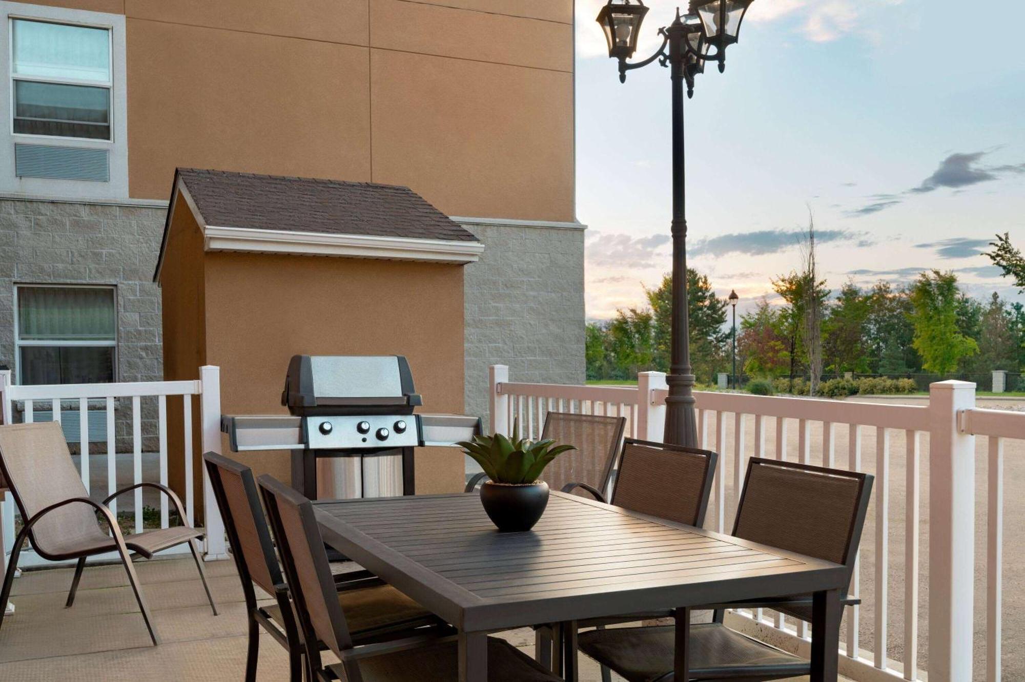 Days Inn & Suites By Wyndham Sherwood Park Edmonton Εξωτερικό φωτογραφία