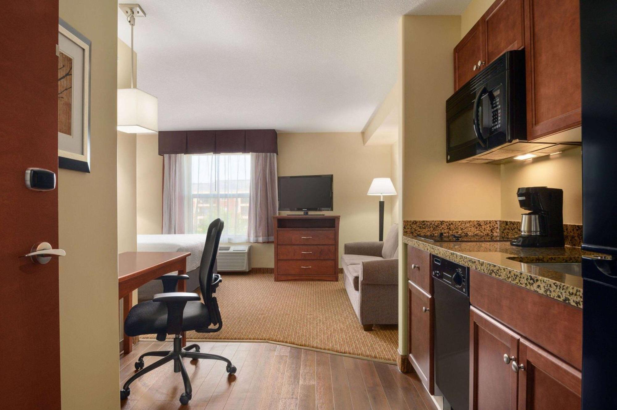 Days Inn & Suites By Wyndham Sherwood Park Edmonton Εξωτερικό φωτογραφία