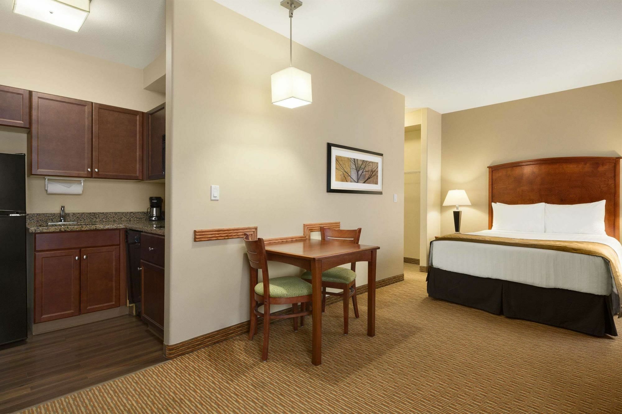 Days Inn & Suites By Wyndham Sherwood Park Edmonton Εξωτερικό φωτογραφία