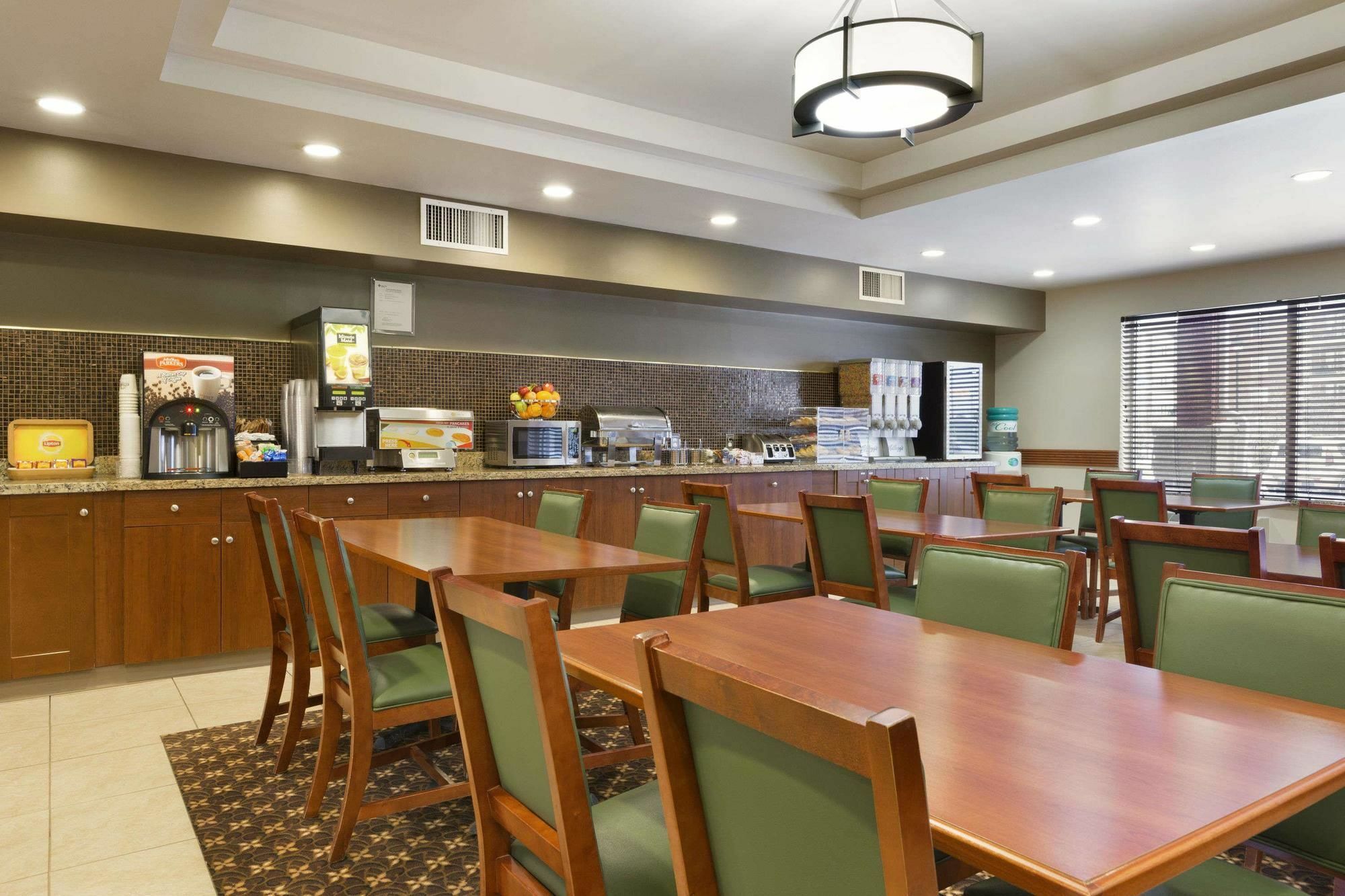 Days Inn & Suites By Wyndham Sherwood Park Edmonton Εξωτερικό φωτογραφία